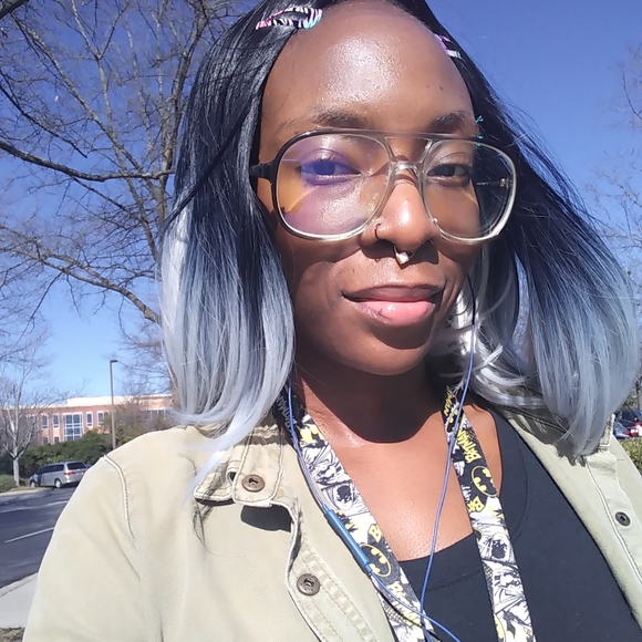 Meet your Posher, Sheena - Picture 2 of 2